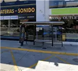 Marquesina en la avenida Abogado Fausto Caruana, barrio Baladre de Puerto de Sagunto